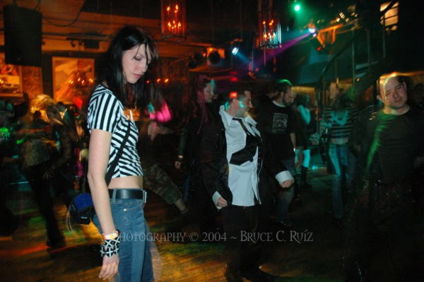 Club Necropolis 12-29-04 074